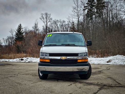 Used 2024 Chevrolet Express 2500 w/ Driver Convenience Package image 8