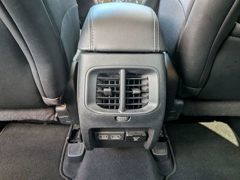 Used 2022 Jeep Cherokee Limited AWD/4WD image 33