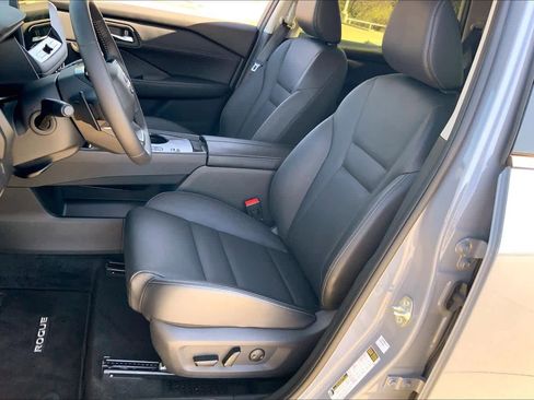 Used 2025 Nissan Rogue SL image 7