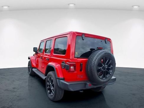 Used 2025 Jeep Wrangler Unlimited Sahara AWD/4WD image 17