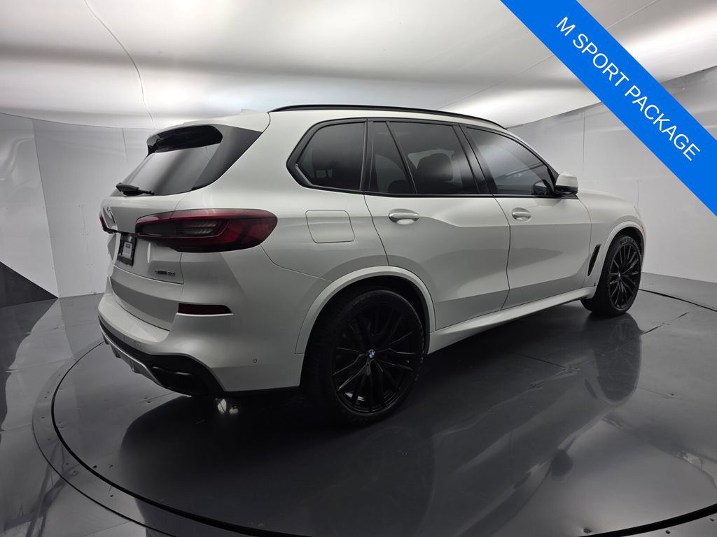 Certified 2022 BMW X5 sDrive40i w/ M Sport Package RWD image 5