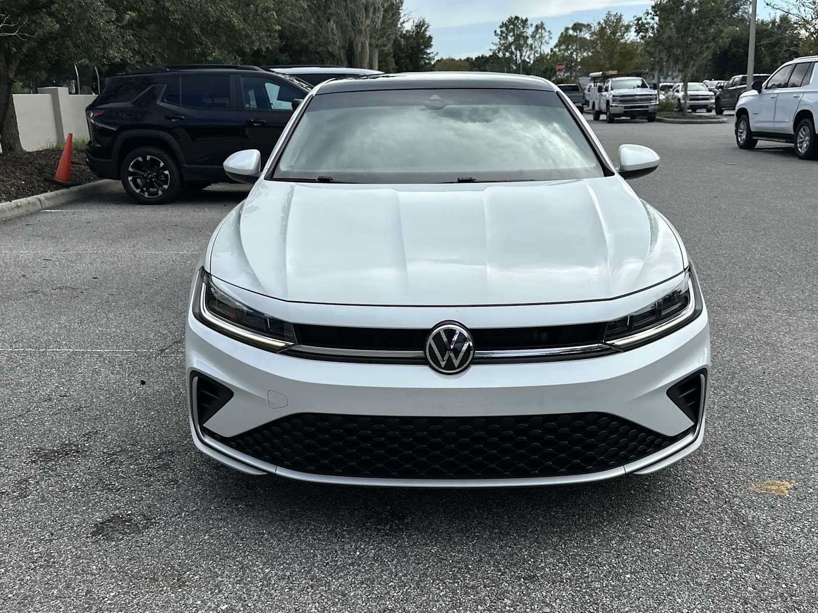 Used 2025 Volkswagen Jetta SE FWD image 9