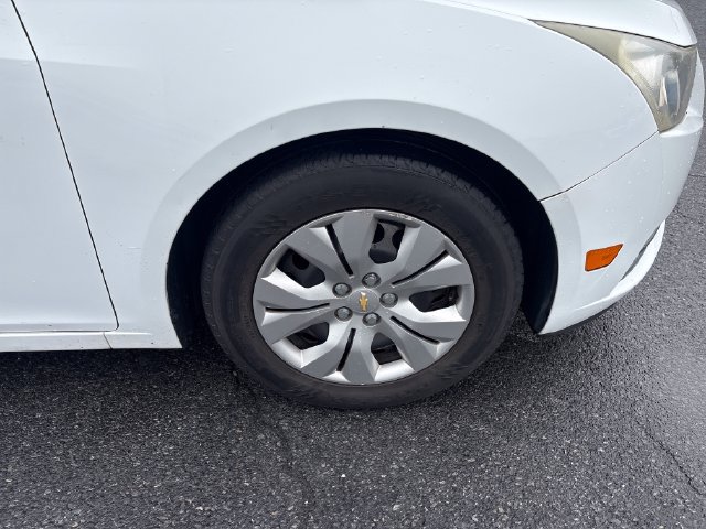Used 2014 Chevrolet Cruze LS FWD image 9