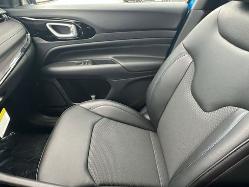 New 2026 Jeep Compass Latitude image 12