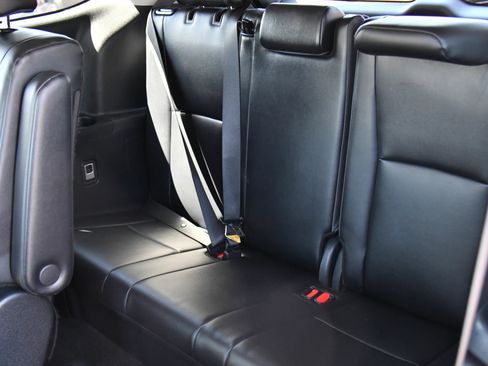 Used 2024 Toyota Highlander XLE FWD image 40