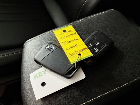 Used 2022 Volkswagen Tiguan SE w/ Panoramic Sunroof Package AWD/4WD image 24