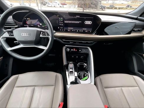 Used 2025 Audi Q5 Premium w/ Convenience Package image 14