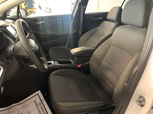 Used 2017 Chevrolet Cruze LT image 13