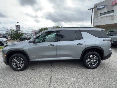 Used 2026 Chevrolet Traverse LT image 5