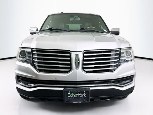 Used 2017 Lincoln Navigator Select image 2