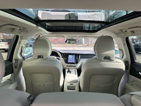 Used 2023 Volvo V60 B5 Cross Country Plus w/ Climate Package image 25