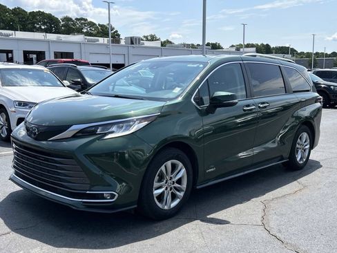 Used 2021 Toyota Sienna Limited FWD image 5