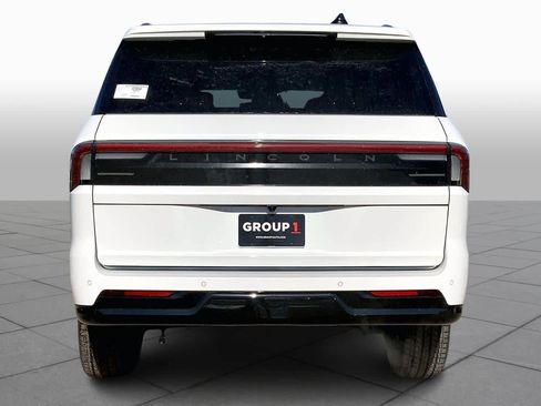 New 2026 Lincoln Navigator Reserve image 4