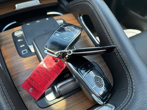 Used 2025 Mercedes-Benz GLS 450 4MATIC image 34