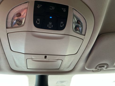 Used 2024 Chrysler Pacifica Touring-L FWD image 28