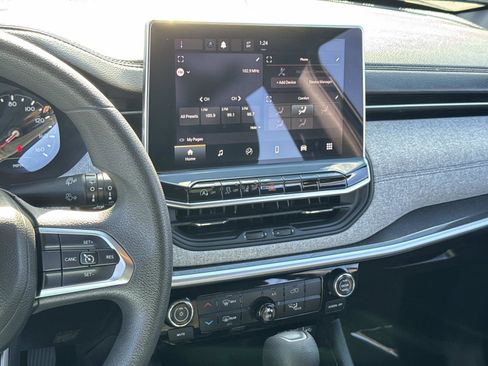 Used 2023 Jeep Compass Sport image 7