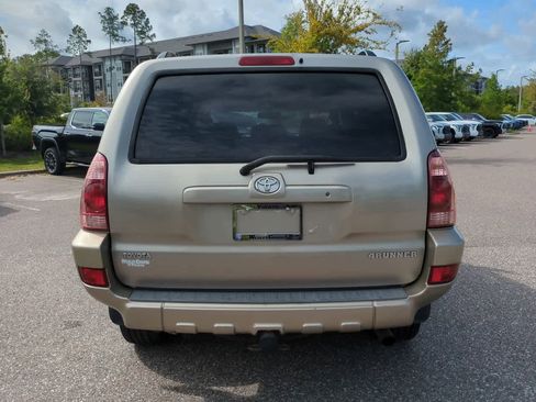 Used 2004 Toyota 4Runner SR5 AWD/4WD image 5