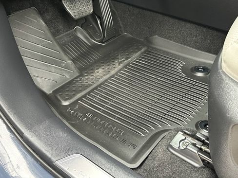 Used 2025 Toyota Grand Highlander AWD image 20