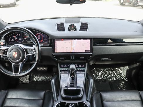 Used 2021 Porsche Cayenne w/ Driver Memory Package image 11