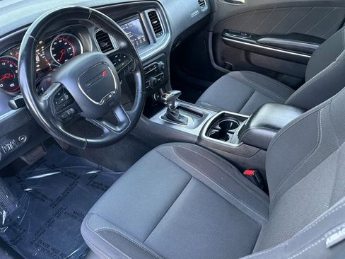 Used 2019 Dodge Charger SXT image 4