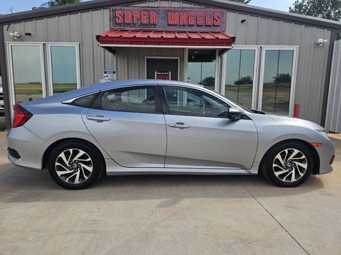 Used 2017 Honda Civic EX image 6