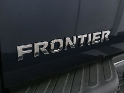 Used 2015 Nissan Frontier SV w/ SV Value Truck Package AWD/4WD image 10