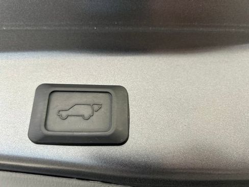 Used 2023 Toyota RAV4 SE w/ Convenience Package AWD/4WD image 18