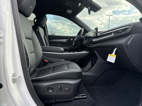 Used 2025 Buick Enclave Sport Touring w/ Power Package image 31