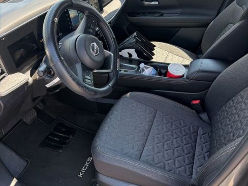 Used 2025 Nissan Kicks SV image 13