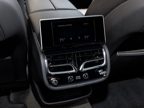 Certified 2023 Bentley Bentayga Extended Wheelbase AWD/4WD image 31