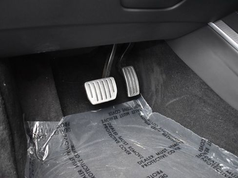 Used 2023 Tesla Model S Plaid image 18