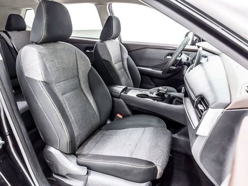 Used 2022 Nissan Rogue SV image 32