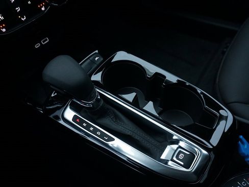 Used 2025 Chevrolet Trax ACTIV w/ Sunroof Package image 17