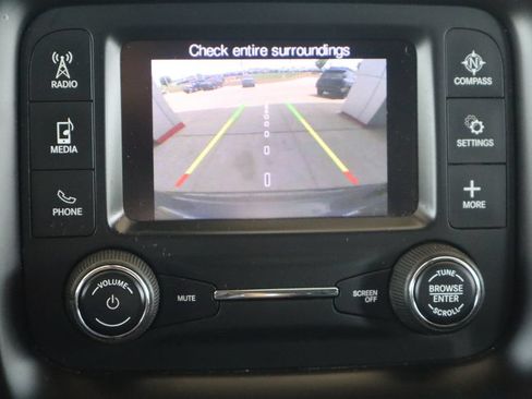 Used 2018 Jeep Compass Latitude AWD/4WD image 26