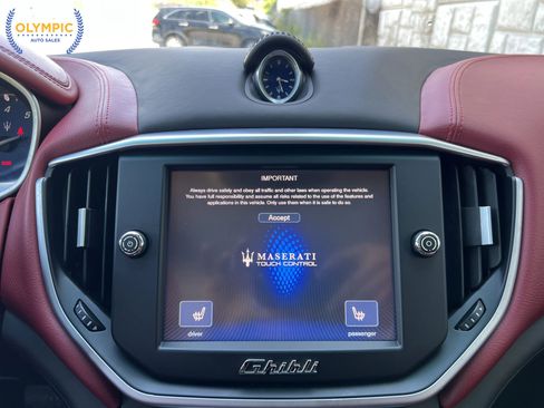 Used 2015 Maserati Ghibli RWD image 29