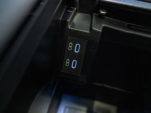 Certified 2025 Toyota Sienna XLE FWD image 32