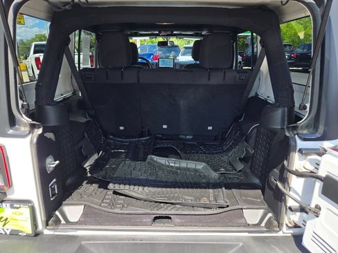 Used 2018 Jeep Wrangler Unlimited Sport S AWD/4WD image 19