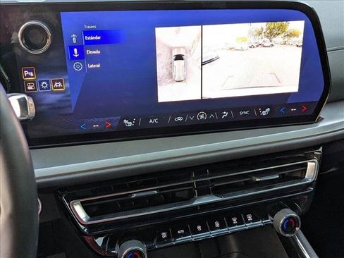 Used 2024 Chevrolet Traverse LT w/ Midnight/Sport Edition image 14