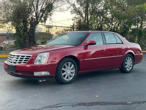 Used 2008 Cadillac DTS Luxury II image 2