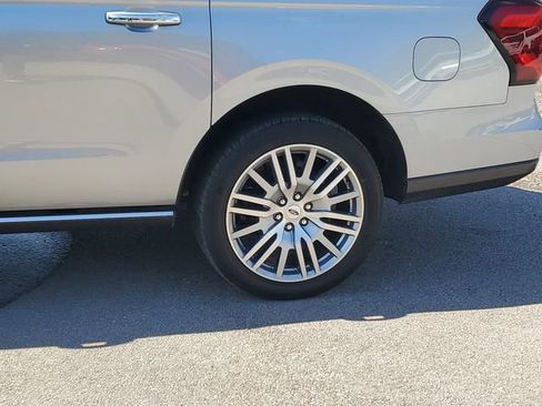 Used 2024 Ford Expedition Max Limited AWD/4WD image 8