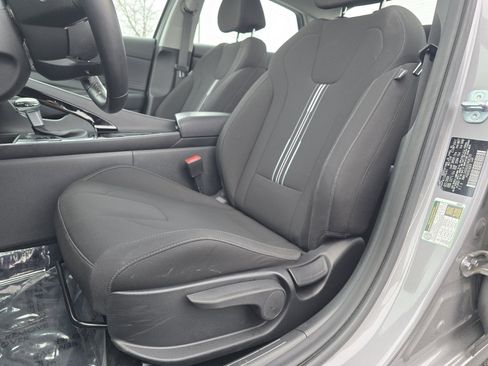 Used 2025 Hyundai Elantra SEL image 21