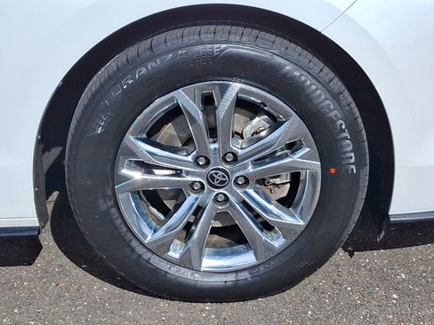 Certified 2023 Toyota Sienna Platinum image 8