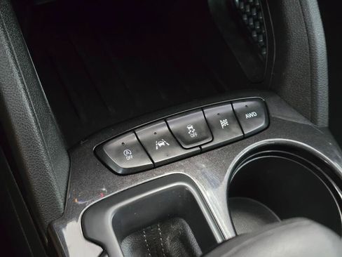Used 2025 Chevrolet TrailBlazer LT AWD/4WD image 30