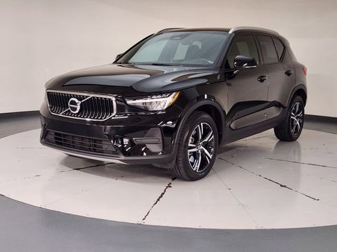 Used 2023 Volvo XC40 B4 Core w/ Protection Package Premier FWD image 1
