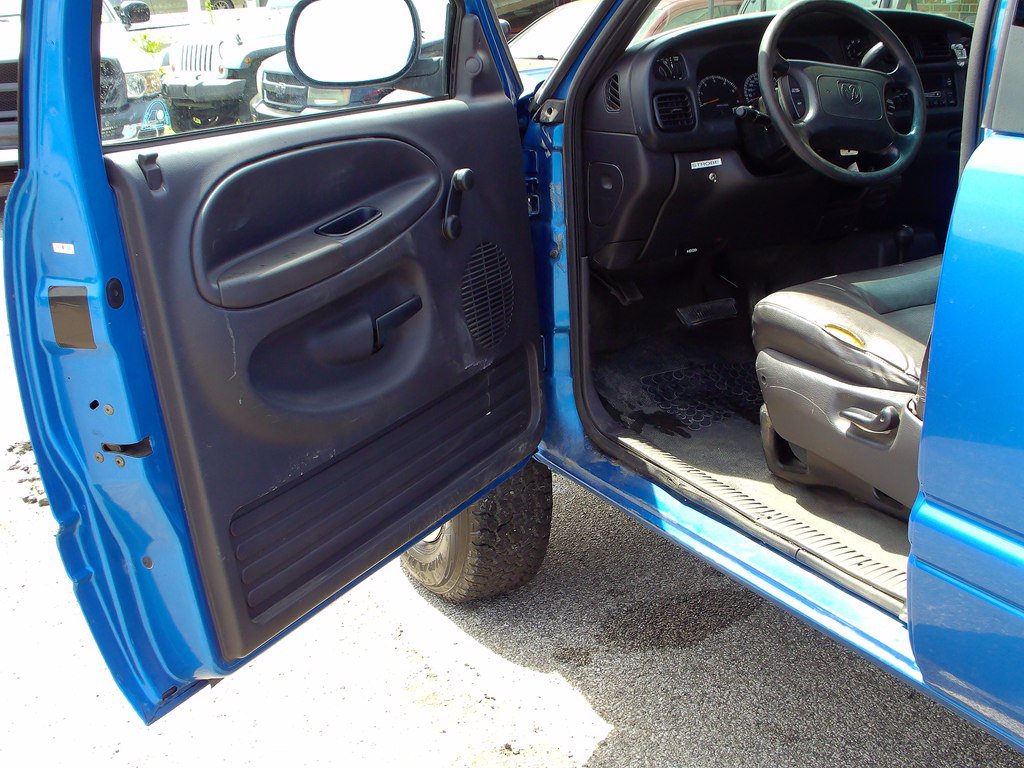 Used 2000 Dodge Ram 2500 Truck 4x4 Quad Cab image 5