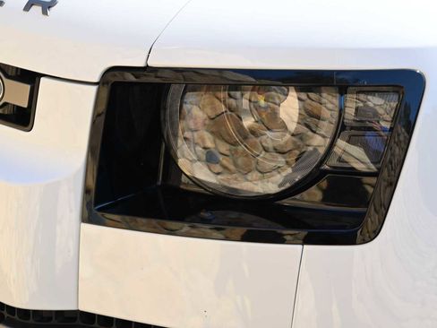 Used 2023 Land Rover Defender 90 X-Dynamic SE image 8