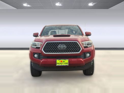 Used 2018 Toyota Tacoma TRD Sport w/ Technology Package image 6