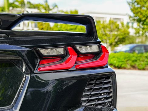 Used 2023 Chevrolet Corvette Stingray Premium Conv w/ Z51 Performance Package image 57