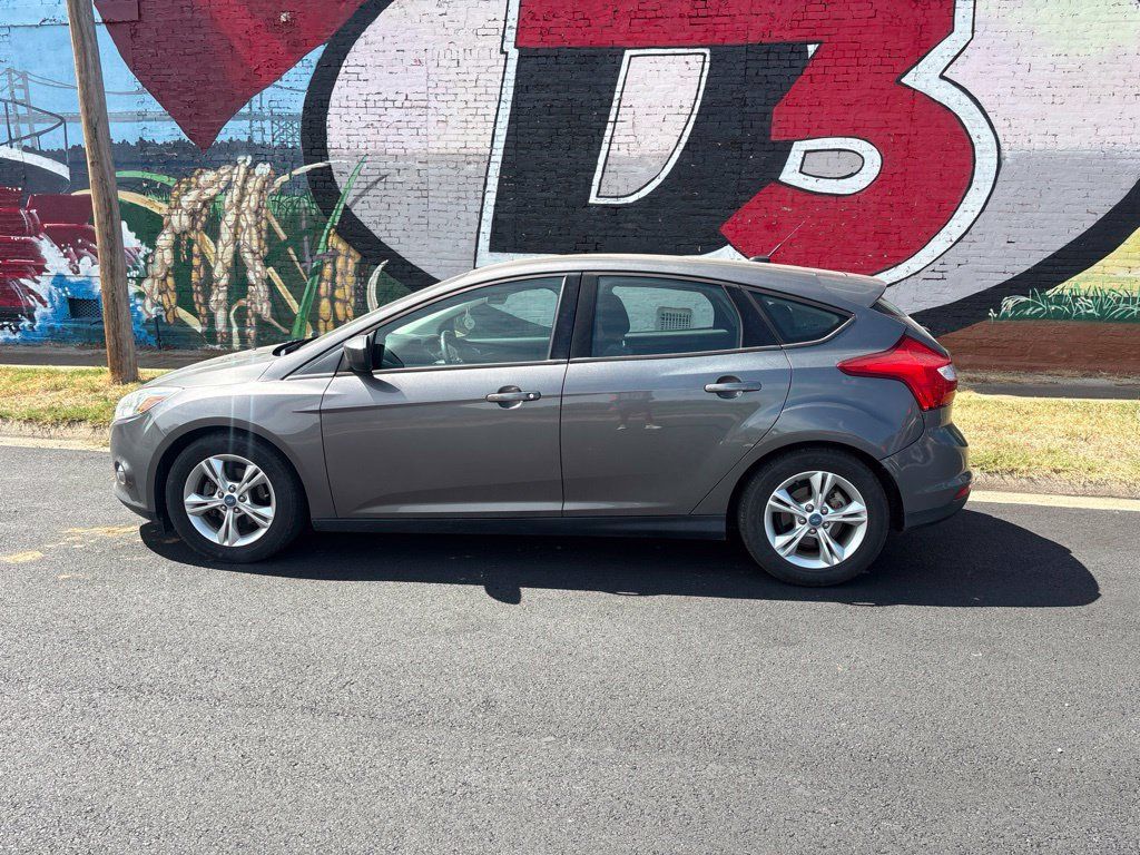 Used 2012 Ford Focus SE w/ SE Sport Pkg FWD image 3