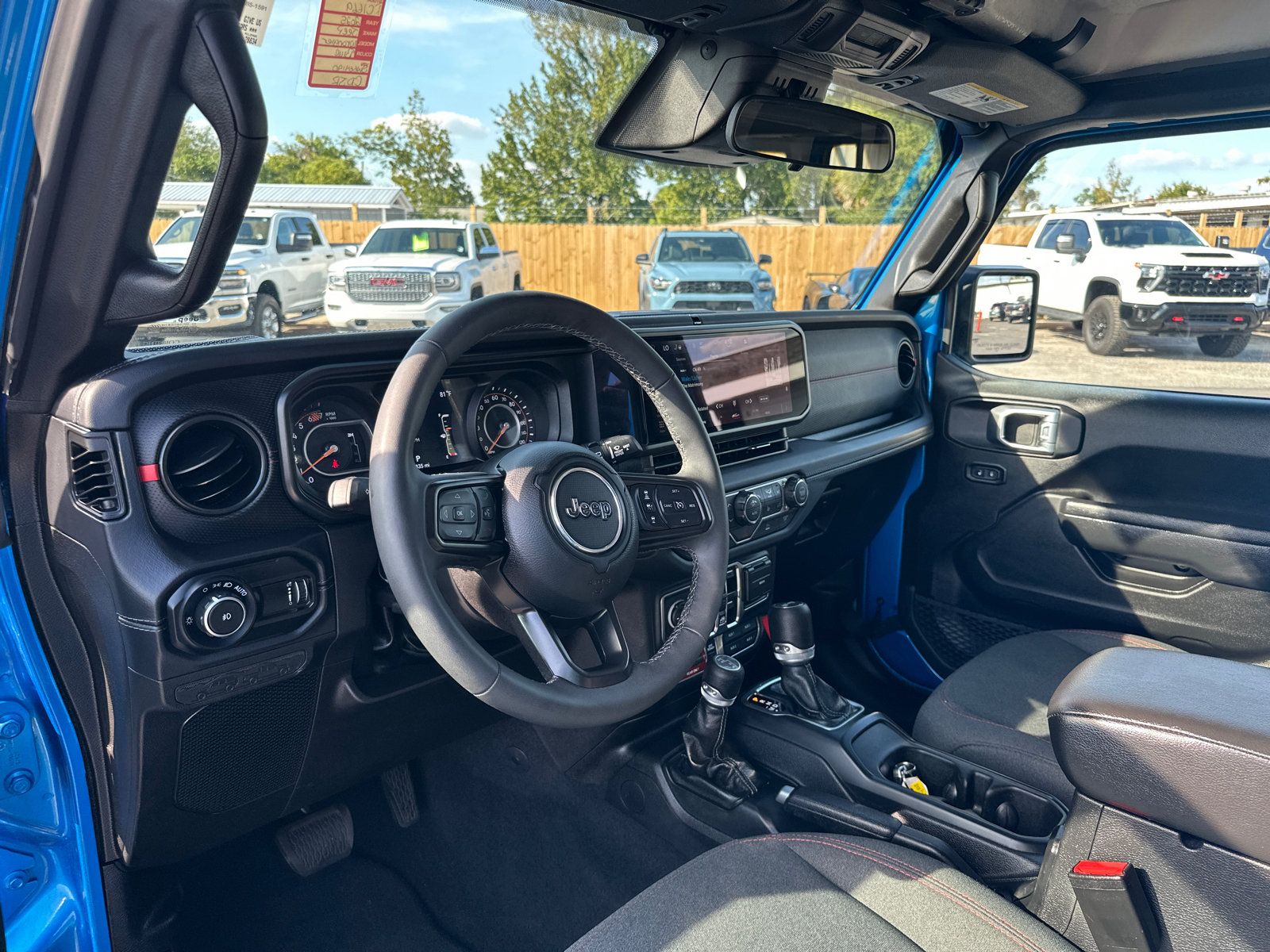 Used 2025 Jeep Wrangler Unlimited Rubicon w/ Convenience Group AWD/4WD image 12